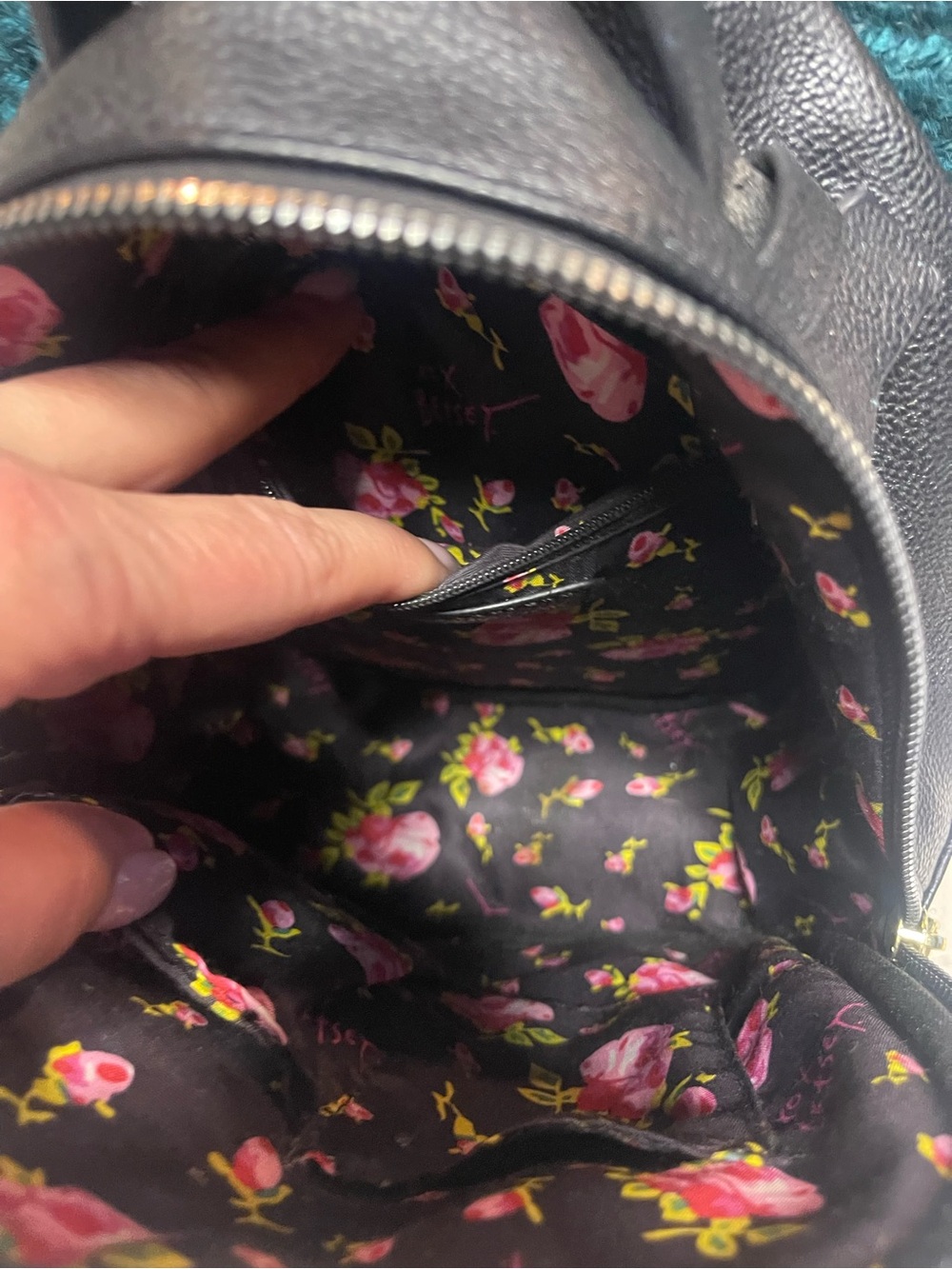 Betsey Johnson Black Quilted Heart Bow Mini Backpack Purse - Picture 6 of 14